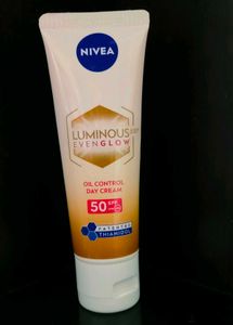 NIVEA LUMINOUS 630 EVEN GLOW OIL CONTROL DAY CREAM