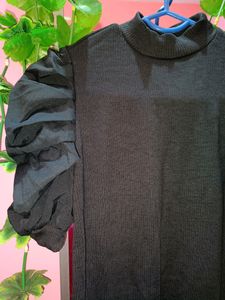 2 Puffy Sleeves Top Black And White