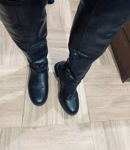 Truffle Knee-Length Elegant Black Boots