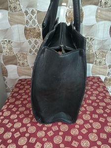Chic Black Faux Leather Tote Bag with Pouch