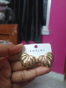 Vintage Gold Shell Earrings