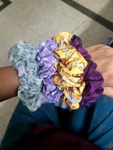 Set of 4 Floral Scrunchies