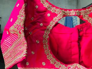 Vibrant Pink Embroidered Blouse🎀💞