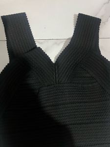 Chic Black Textured V-Neck Tank Top