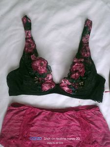 very beautiful woman bra set