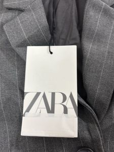Zara Cropped Striped Blazer - Chic &amp; Modern