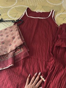 maroon 3 peice set