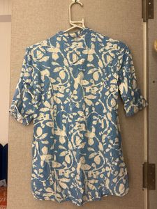 hirry up price drop Blue &amp; White Floral Print Top