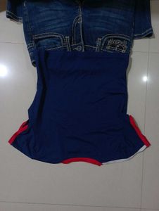 Graphic top