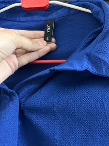 Navy blue clinched shirt