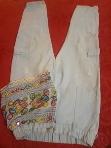 Light Wash Distressed Mom ,4 Jeans sell 🤠