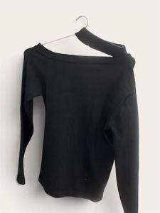 Chic Black Cut-Out Neck Top