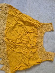 laced mustard top