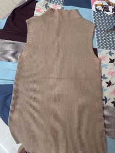 Ribbed Mock Neck Sleeveless Top