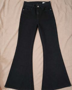 🖤 Trendy Black Flared Jeans 🖤
