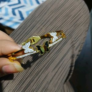 Charming Butterfly Bangle Bracelet