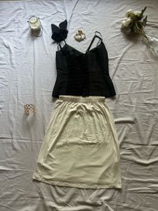 Pretty white skirt and jewel