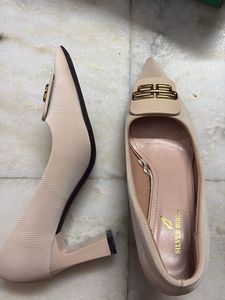 Elegant Beige Flats with Gold Buckle Accent