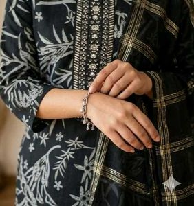 Elegant Black Kurta Set with Floral Print🖤✨