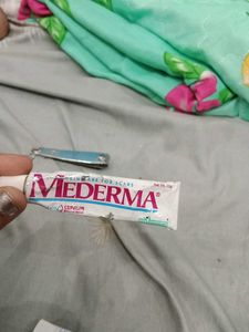 eflora and mederma cream