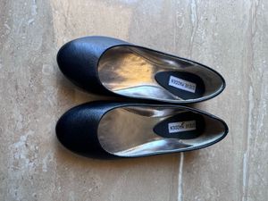 Steve Madden Black Ballet Flats
