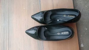 hot glossy Black Patent Pointed Toe Heels