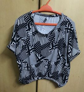 Monochrome Graphic Print Crop Top