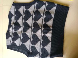 Cute Heart Pattern Knit Vest