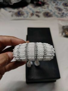 Elegant White &amp; Silver bracelet