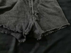 ⋆. 𐙚 ̊ Black faded shorts .ᐟ ◡◡