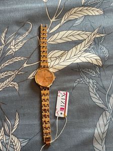 Elegant Gold Tone Eiffel Tower Watch