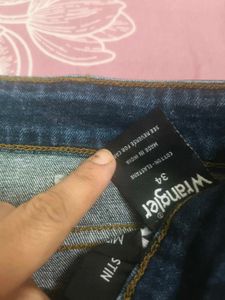 Blue Denim Jeans Wrangler in 32 waist