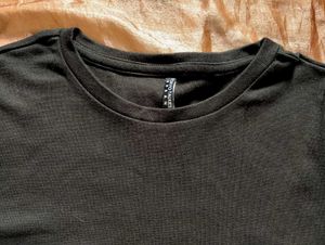 Black Fitted Round-Neck Top | Long Sleeves