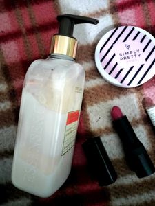 Make Up Essential