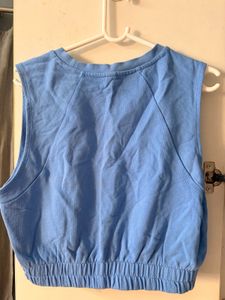 Cropped blue running top
