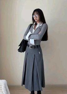 grey pleated skirt🩶
