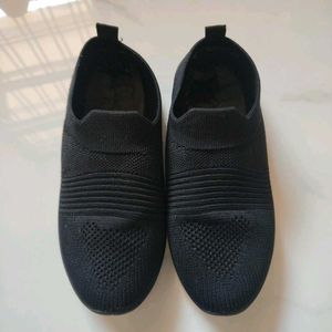 Comfortable Black Slip-On Knit Shoes