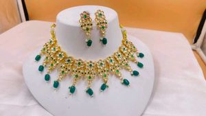 Exquisite Gold-Plated Green Stone Necklace Set