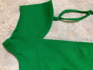 Chic Green Ribbed Cropped Top