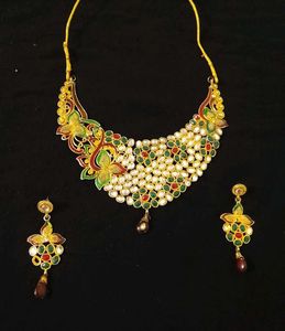 Exquisite Kundan Necklace & Earring Set