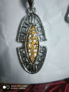 ONLY CASH/SWAP AVAILABLE, NEW Chain Pendent Ear Rings set
