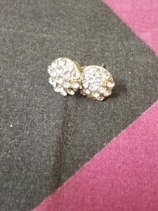 🎀🔥New 🌸Price Drop Cute Studs Earrings