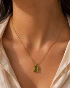 Emerald Glow Pendant Necklace💚