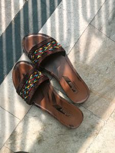 slippers / sliders