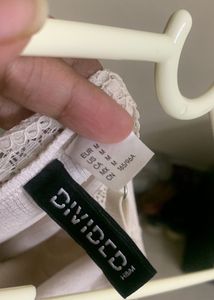 H&amp;M DIVIDED lacy crop top