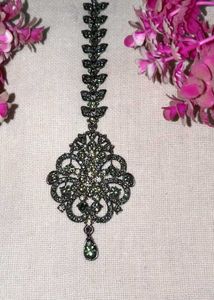 Elegant Green Rhinestone Brooch