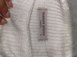 crop white color  Sweater