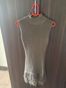 Sleeveless Knitted Tunic with Fringe