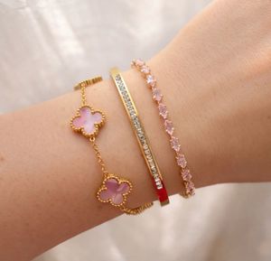 Clover Bracelet - Elegant &amp; Chic
