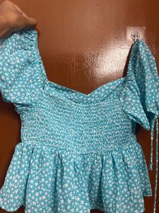 Cute Blue Floral Puff Sleeve Top
